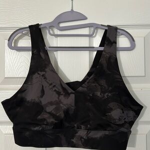 Black and gray patterned sports bra. XXL